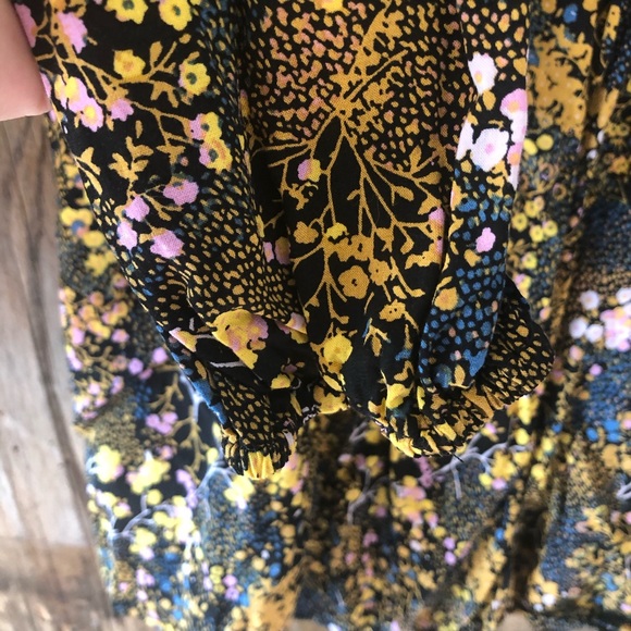 Urban Outfitters | Paulina Floral Smocked Romper - Picture 4 of 9
